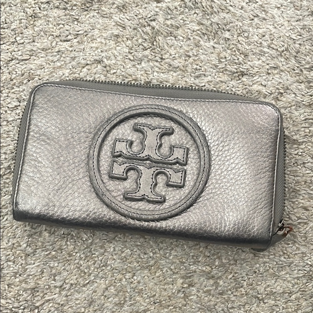 Tory Burch Metallic Silver Wallet